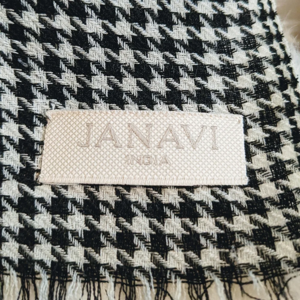 JANAVI Houndstooth Butterfly Merino Wool Blanket Scarf
